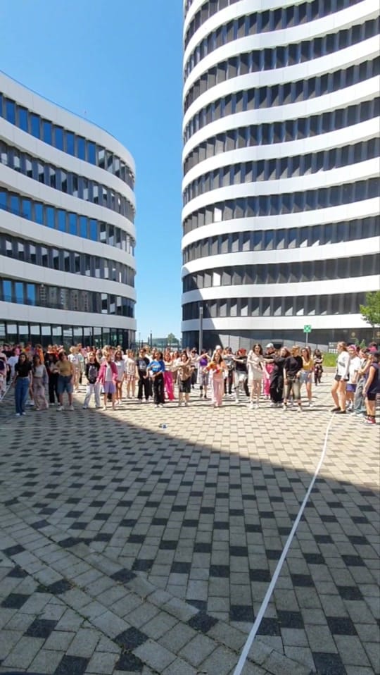 Post 8 by KPOP RandomDance Düsseldorf on TikTok (video)