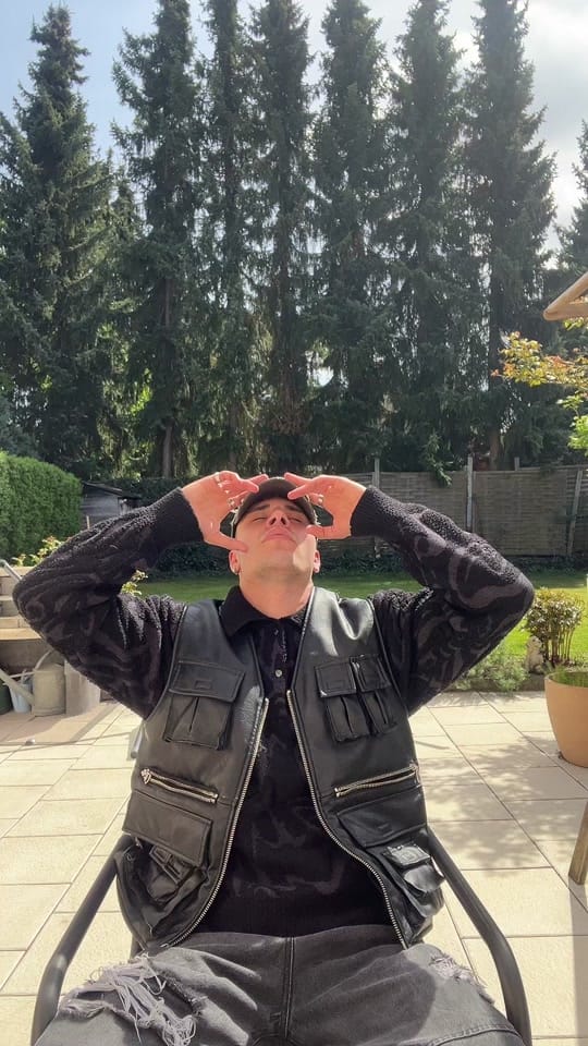 Post 1 by symondance on TikTok (video)