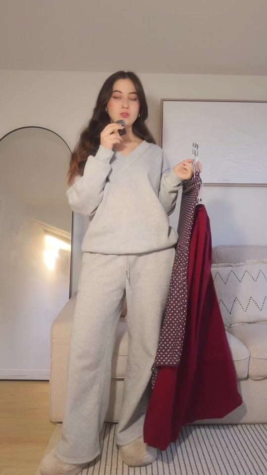 Post 3 by emyliduran on TikTok (video)