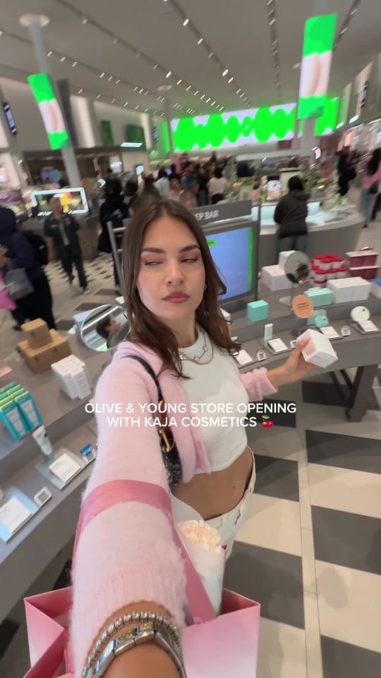 Post 2 by Nina Pacek🦂 on TikTok (video)