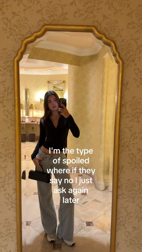 Post 6 by Nina Pacek🦂 on TikTok (video)