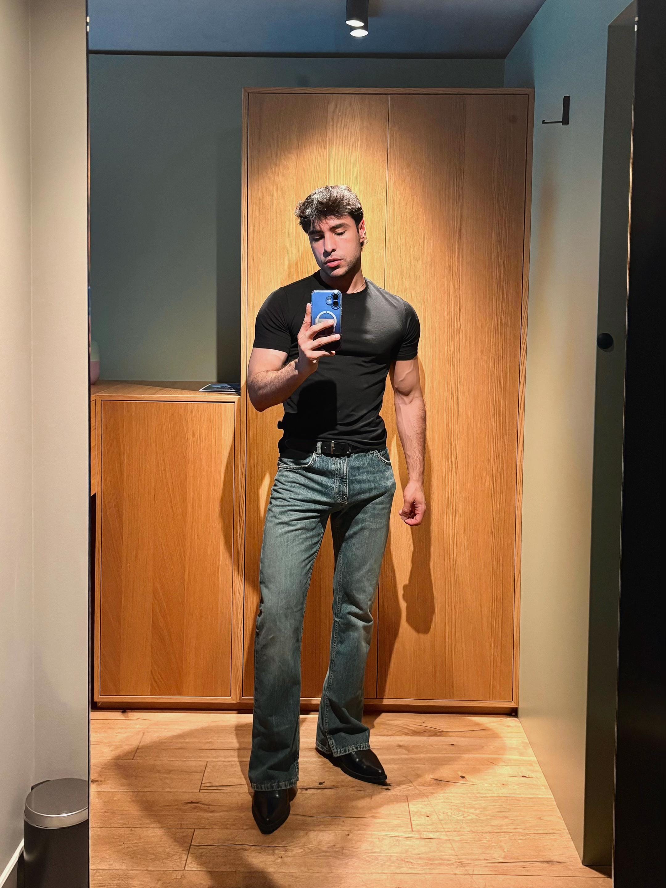 Post 4 by AlejandroUrdaneta on TikTok (video)