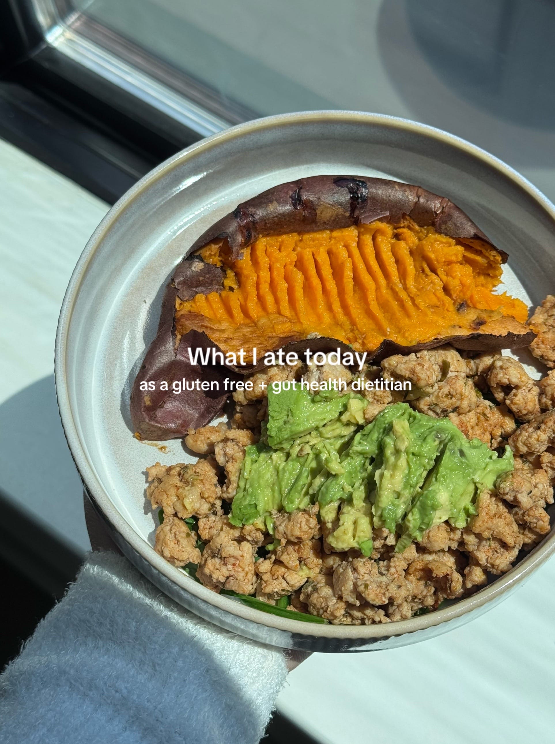 Post 5 by Nicole, Integrative Dietitian on TikTok (video)