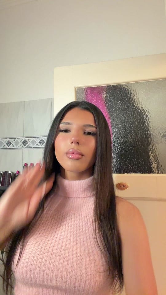 Post 3 by lauraaberlinoo on TikTok (video)