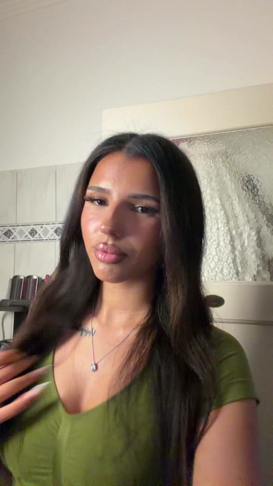 Post 1 by lauraaberlinoo on TikTok (video)
