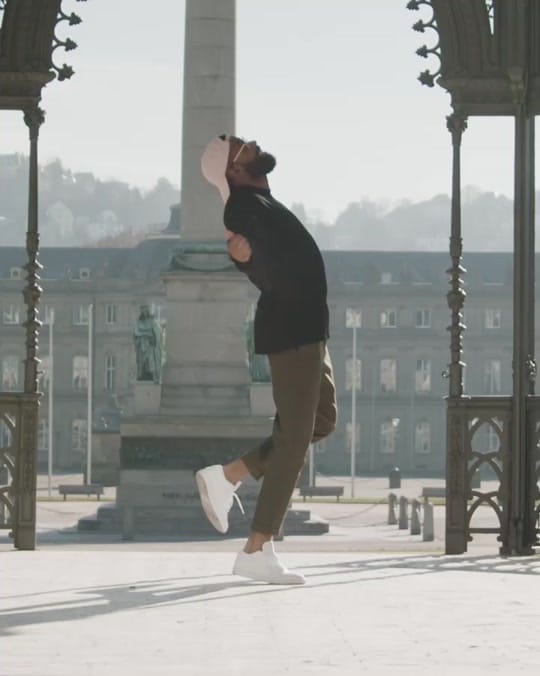 Post 1 by Moe Messenger on TikTok (video)