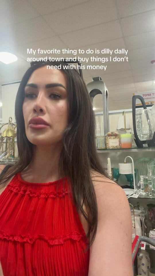 Post 2 by TheQueenOfSerbia on TikTok (video)