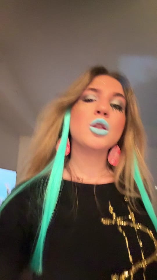 Post 10 by Eire Elizabeth 🎱🥂🐆🍒💄 on TikTok (video)