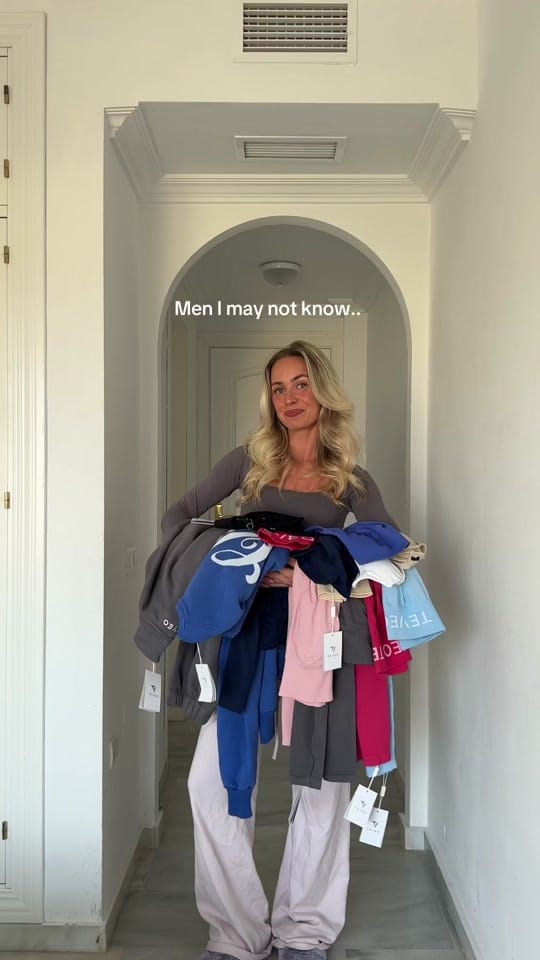 Post 2 by Josefine Bak on TikTok (video)