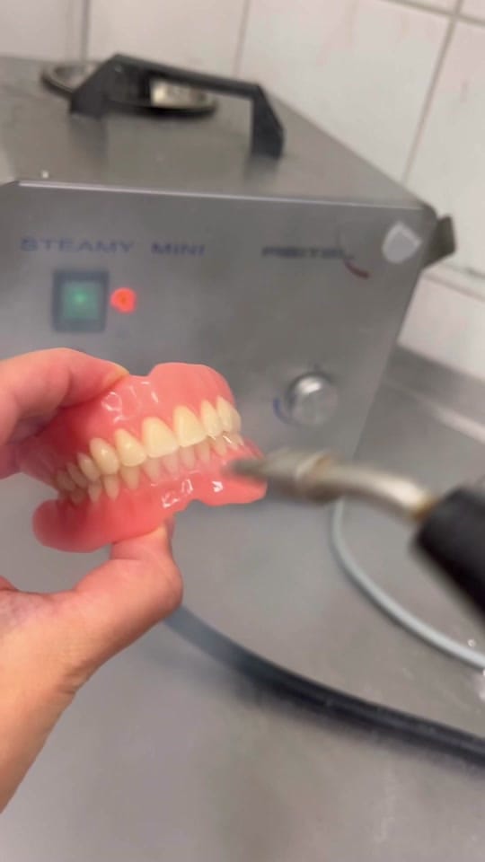 Post 3 by die.zahntechnikerin on TikTok (video)