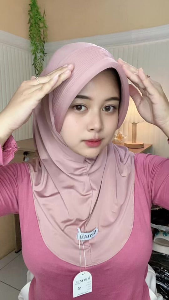 Post 3 by riska_ristiani_23 on TikTok (video)
