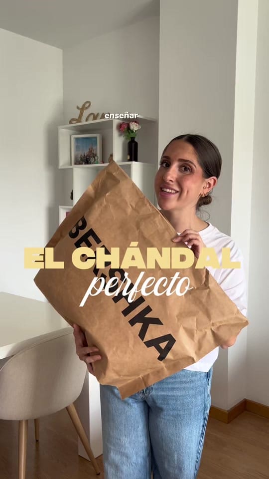 Post 8 by ADRIANA CARVI on TikTok (video)