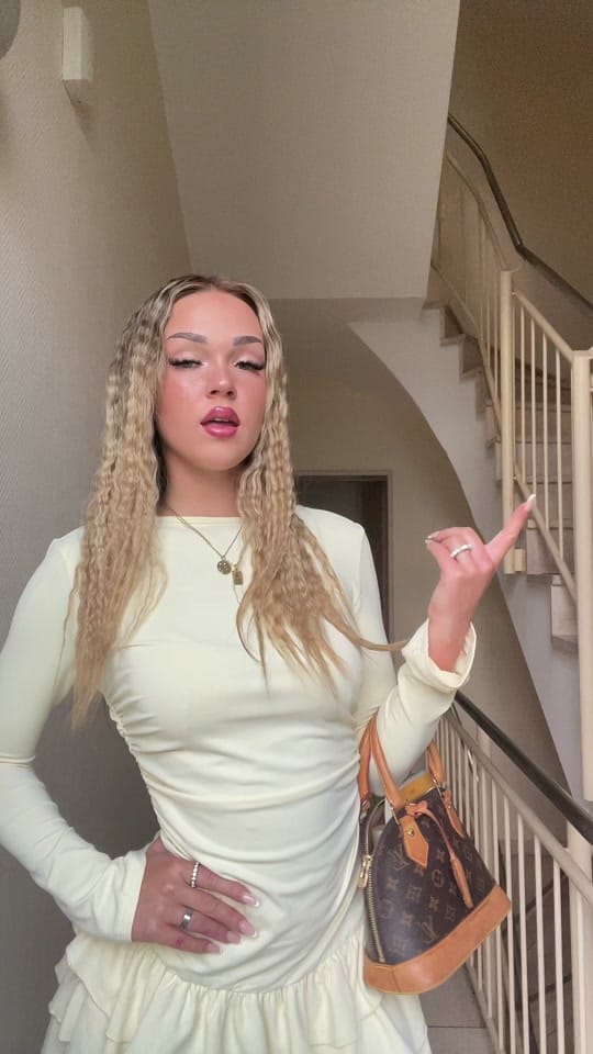 Post 4 by Lioba🫧🎀 on TikTok (video)