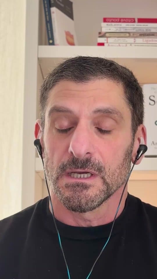 Post 1 by Girls Gotta Eat Podcast on TikTok (video)