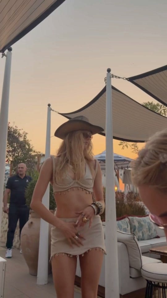 Post 4 by badina.peaches on TikTok (video)