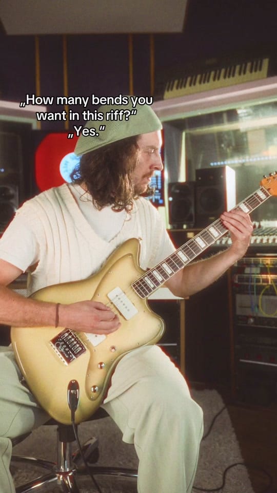 Post 6 by vianova.band on TikTok (video)