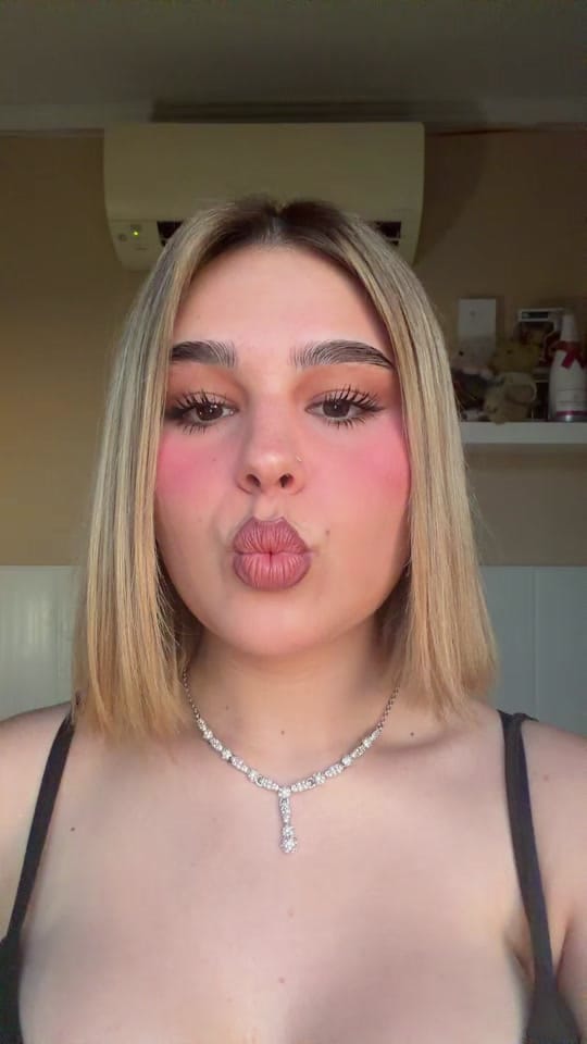 Post 1 by sheylaamartiiin on TikTok (video)