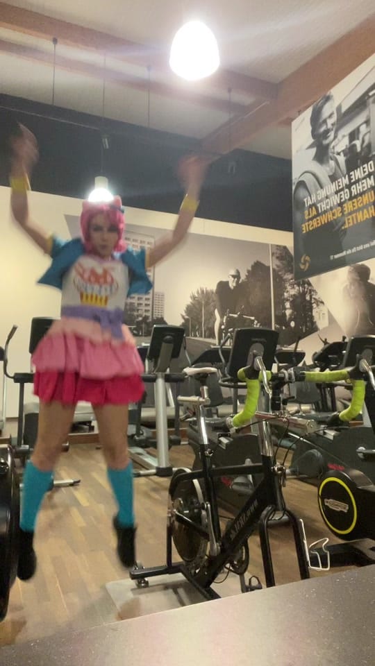 Post 2 by Resi on TikTok (video)