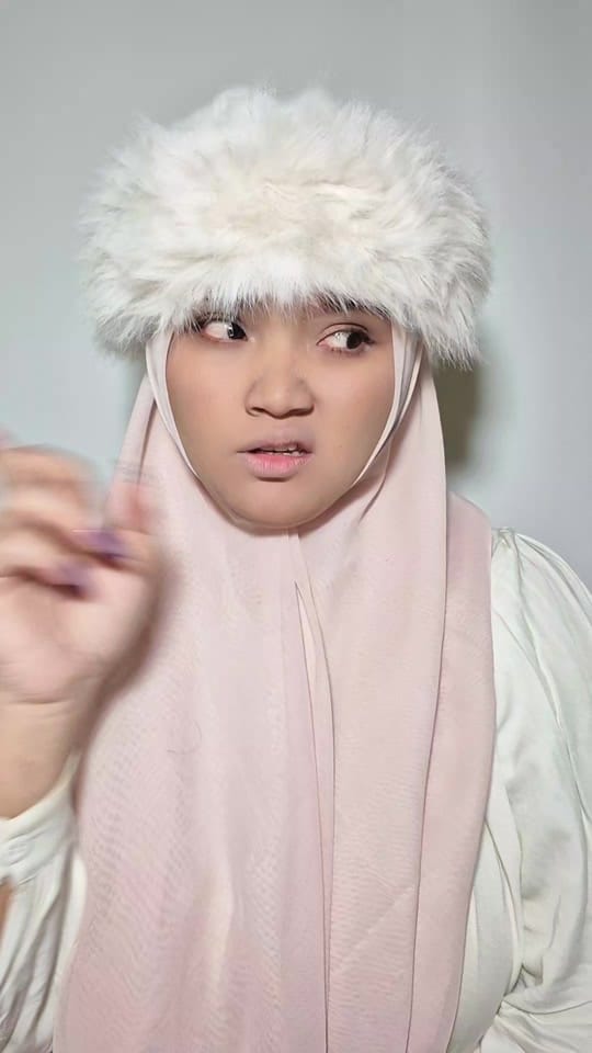 Post 8 by intann | riview makeup on TikTok (video)