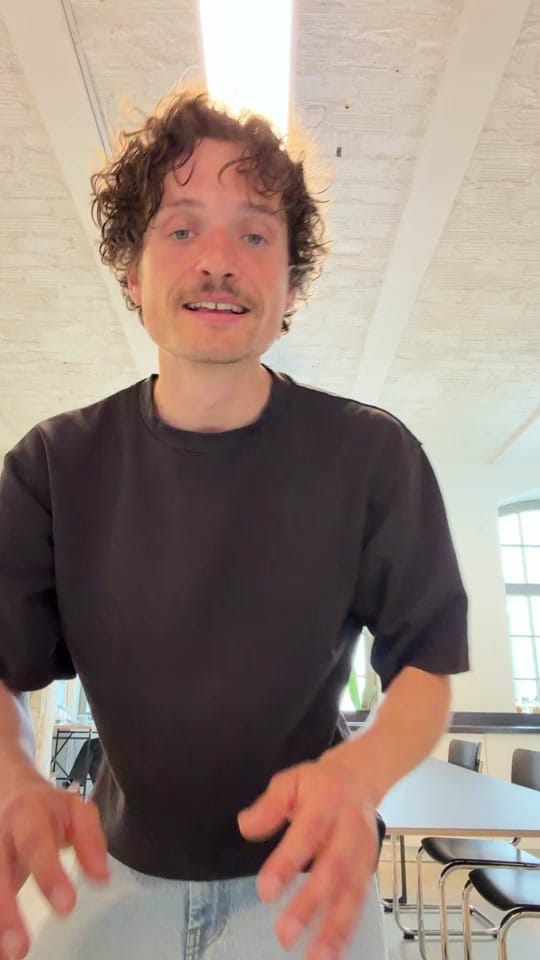 Post 1 by radiotop40 on TikTok (video)