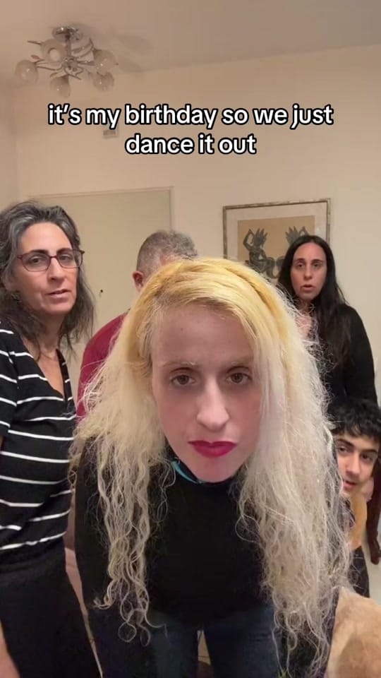 Post 8 by Dee Auster Bunny on TikTok (video)