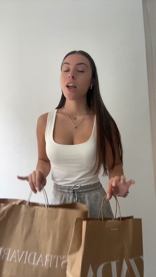 Post 2 by juliacr20 on TikTok (video)