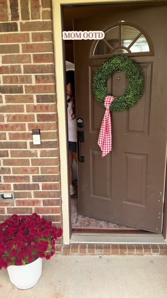 Post 5 by Nicole Peterson on TikTok (video)