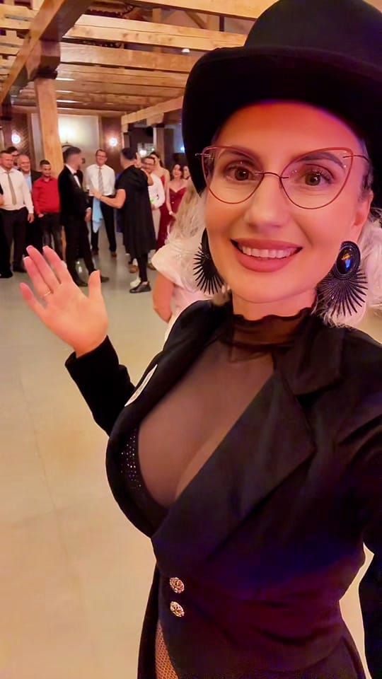 Post 5 by Minodora MAGICĂ 🎩 on TikTok (video)