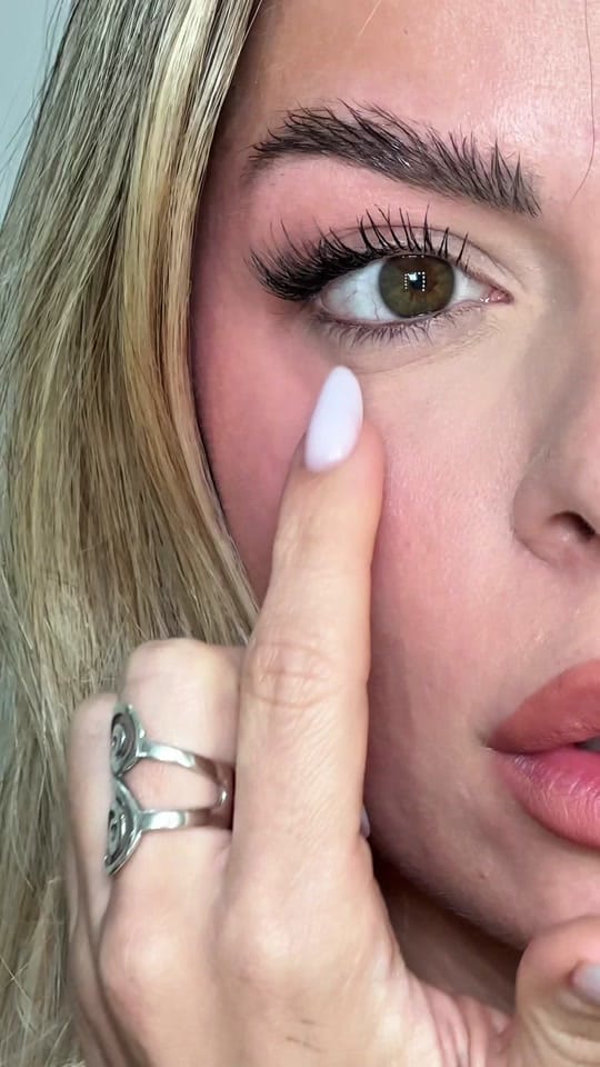 Post 8 by Alexandra Flavia Bit on TikTok (video)