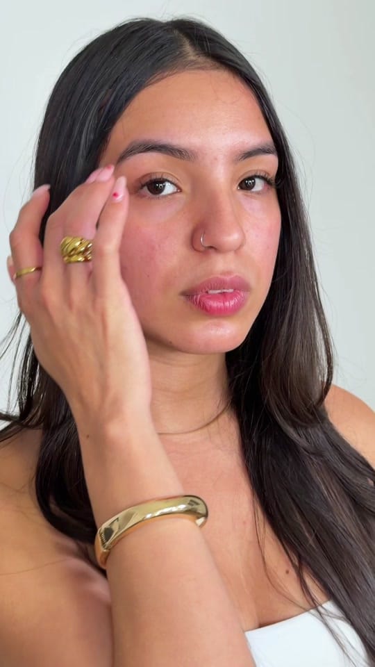 Post 5 by Alexandra Flavia Bit on TikTok (video)
