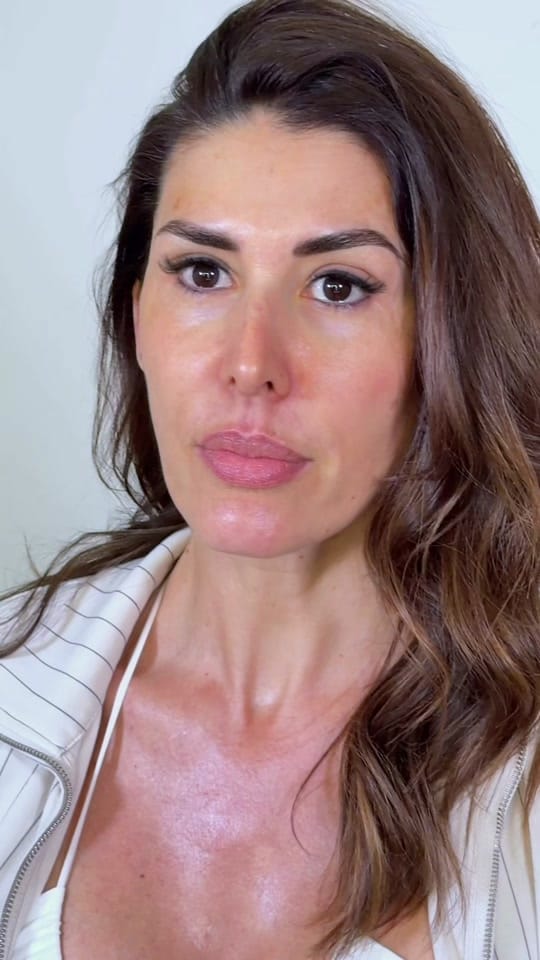 Post 3 by Alexandra Flavia Bit on TikTok (video)