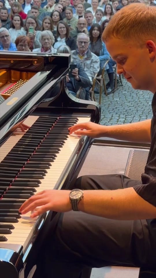 Post 1 by Levi Schechtmann on TikTok (video)