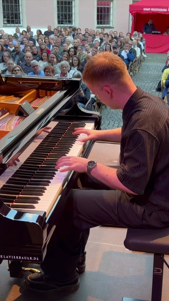Post 2 by Levi Schechtmann on TikTok (video)