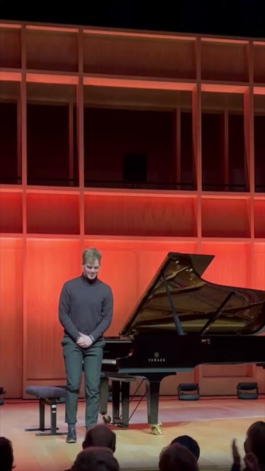 Post 8 by Levi Schechtmann on TikTok (video)