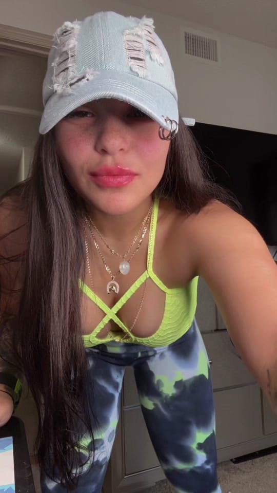 Post 2 by Fabiana a on TikTok (video)