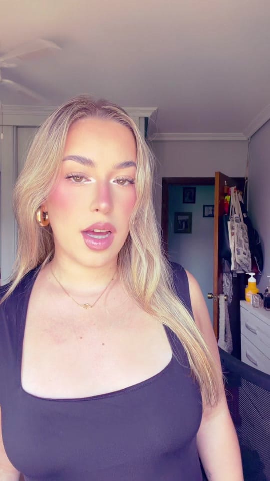 Post 2 by Eva🦋 on TikTok (video)