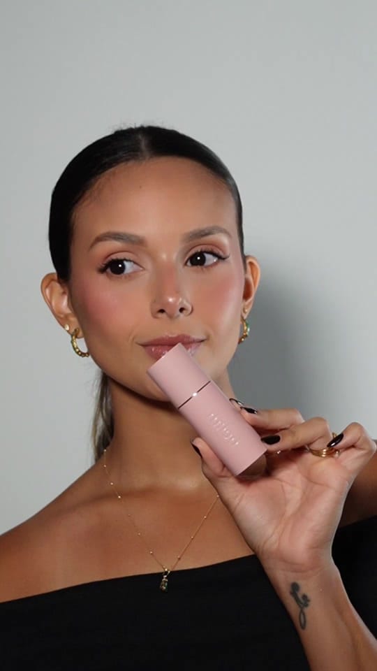 Post 3 by Laura Nuñez Makeup on TikTok (video)