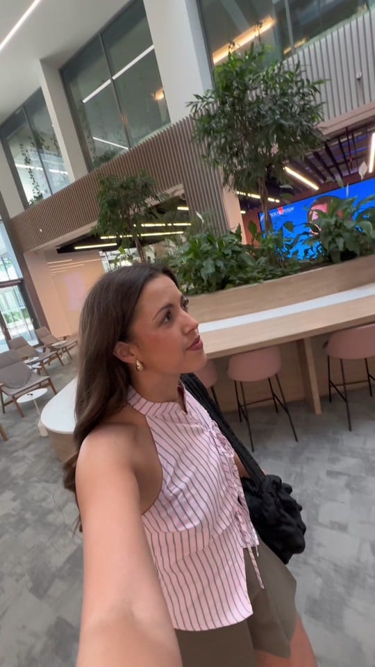 Post 1 by EVA AMORIN on TikTok (video)
