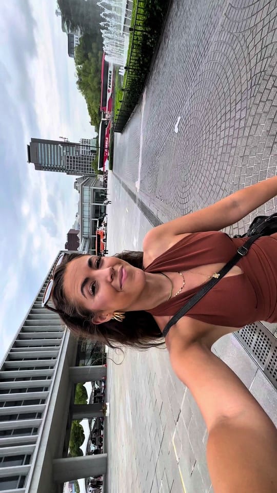 Post 2 by EVA AMORIN on TikTok (video)