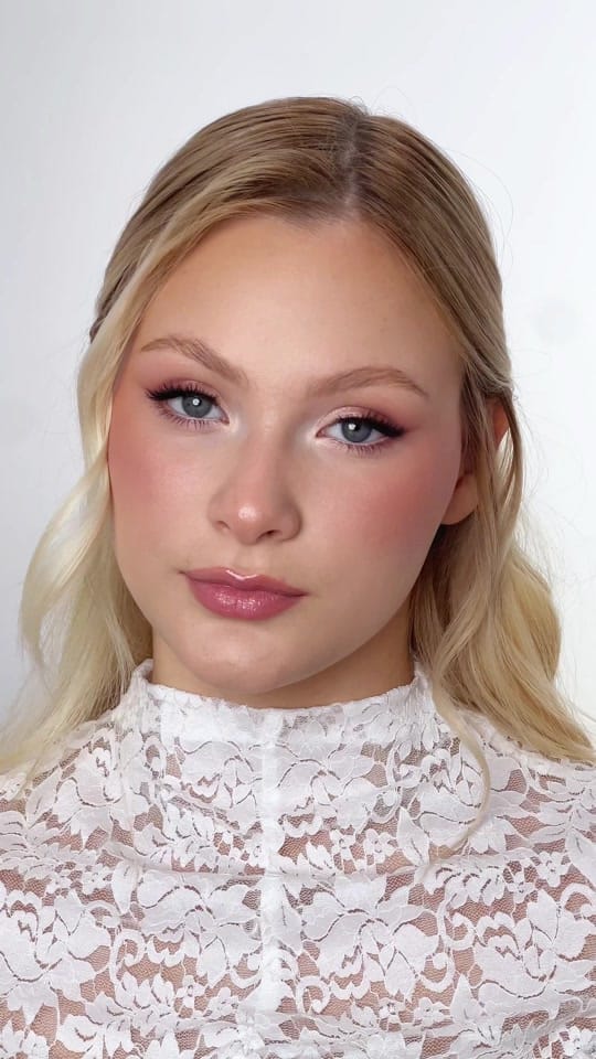 Post 2 by manuelarestrepomakeup on TikTok (video)