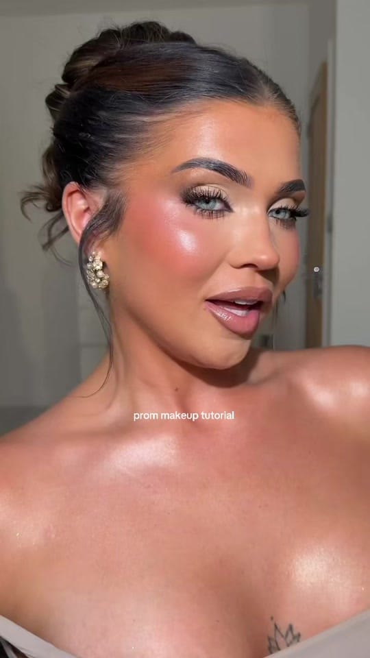 Post 3 by Molly Jacks on TikTok (video)