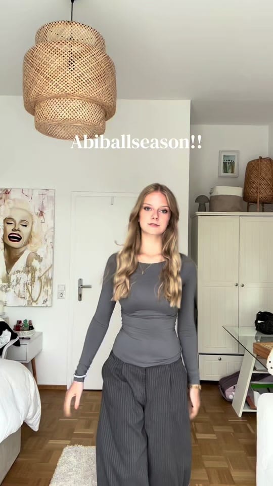 Post 2 by Clari <3 on TikTok (video)