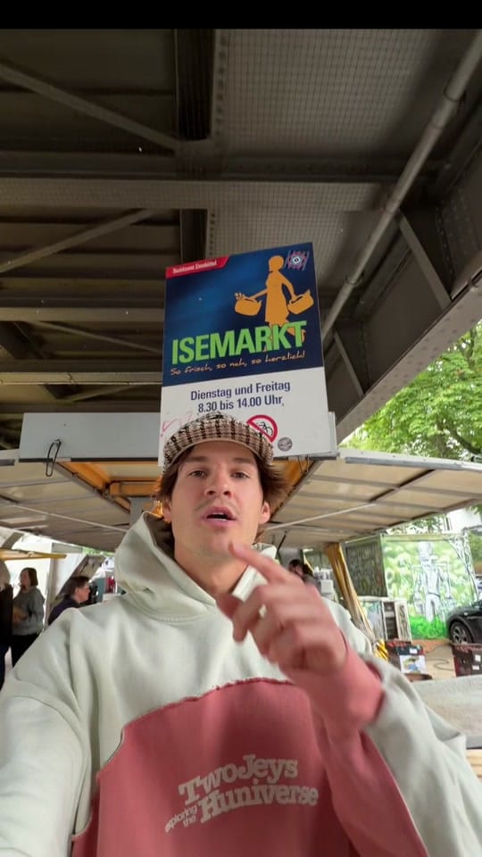 Post 2 by Konstantin Hilbert on TikTok (video)
