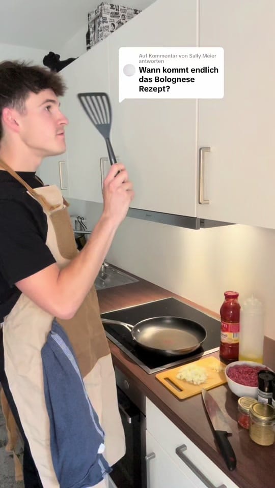 Post 10 by Konstantin Hilbert on TikTok (video)
