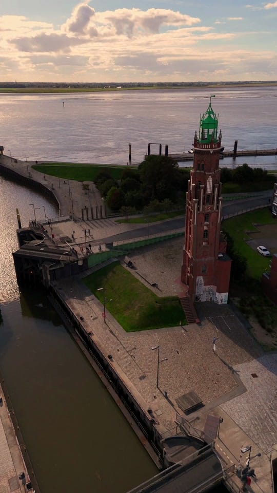 Post 7 by fly.bremen on TikTok (video)