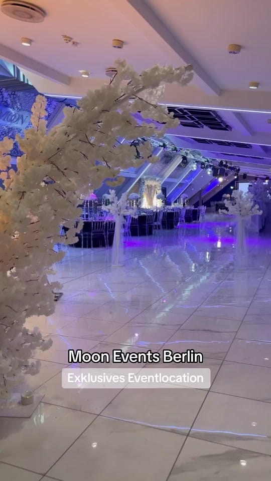 Post 10 by Moon Events Berlin on TikTok (video)