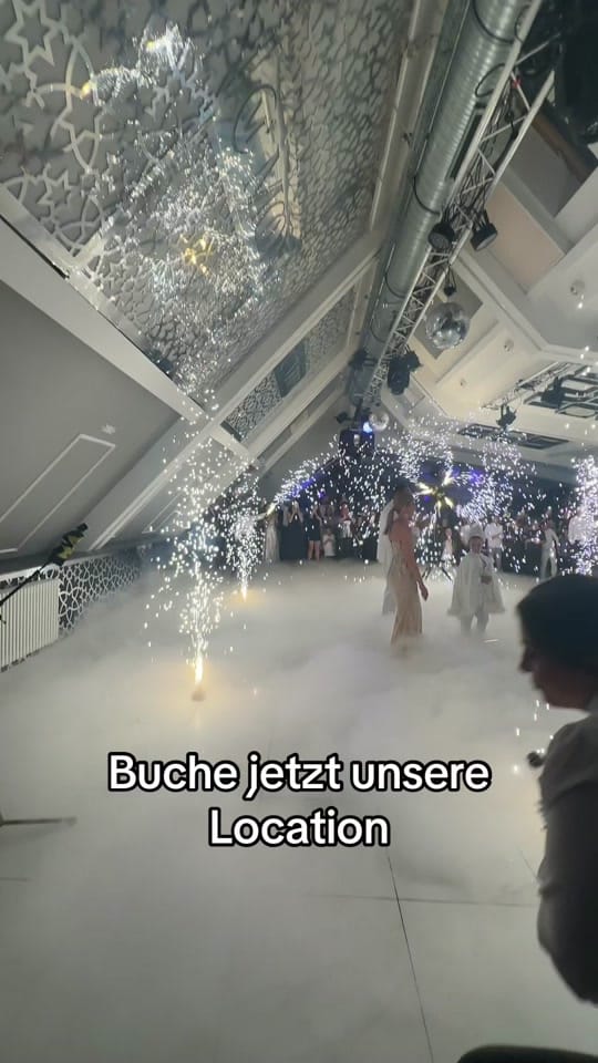 Post 4 by Moon Events Berlin on TikTok (video)