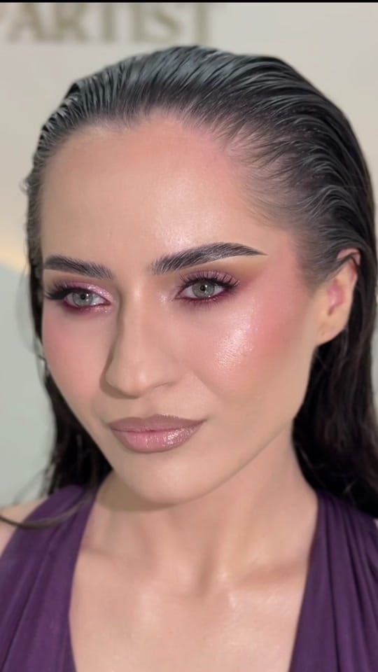Post 3 by VICTORIA MELANIA MAKEUP STUDIO on TikTok (video)