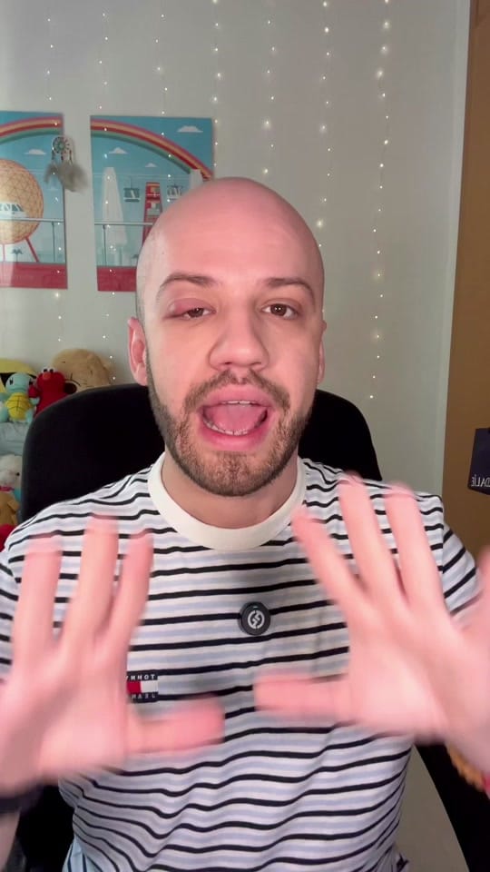 Post 5 by Manu Martel on TikTok (video)