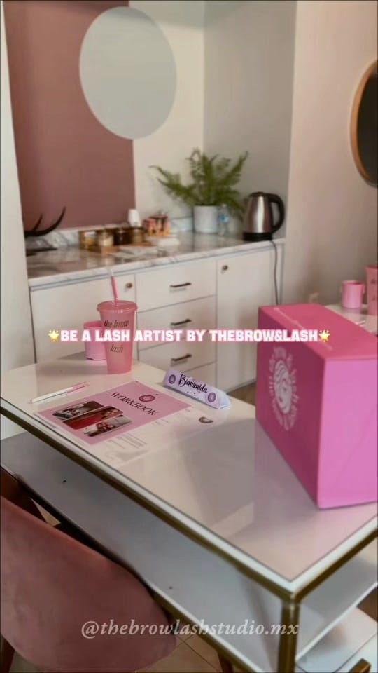 Post 3 by thebrowlashstudio.mx on TikTok (video)